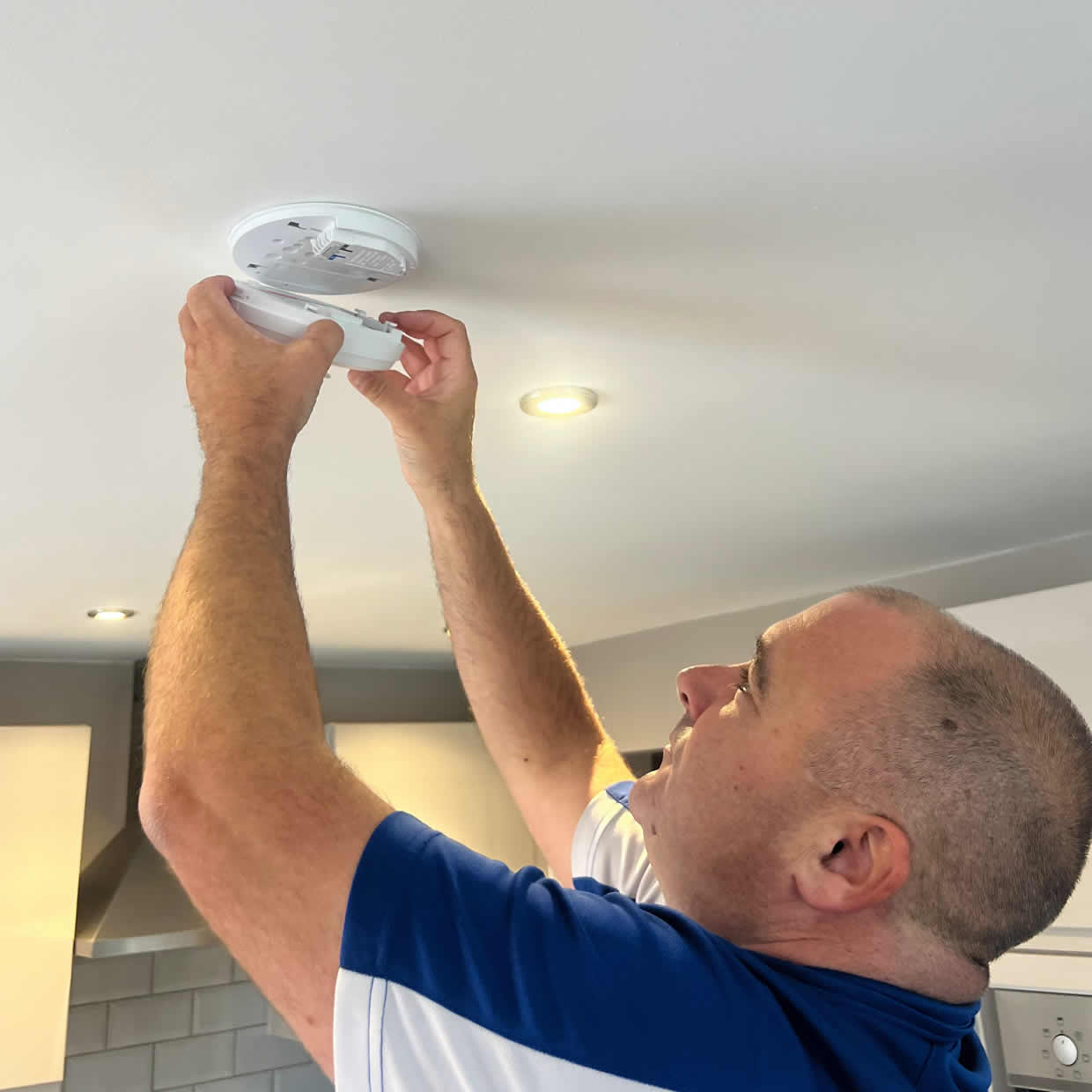 Local smoke alarm installer covering Billericay